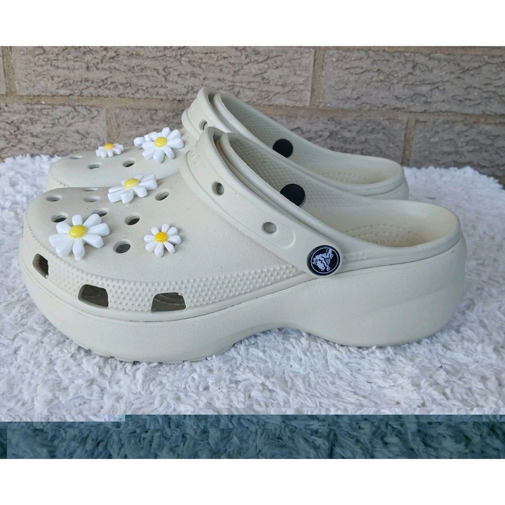 Crocs Women's Cream Platform Clog Daisy Charms Sz 7 - Picture 3 of 7